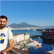 Ragazzo giovane con esperienza con bambini e minori